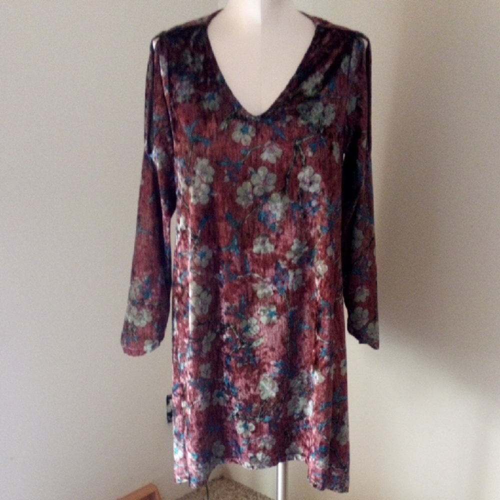 Wine and Blue Graphic dress with peekaboo shoulders med